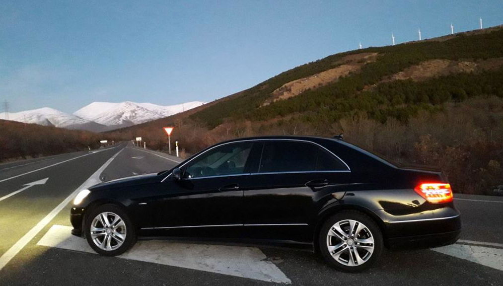 Tour privado: Vehículo y chófer a disposición en Pamplona desde Bilbao - Foto 1